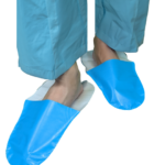 productfoto kleding wit – SAFEWEAR PE SCHORT 18 µm LANG